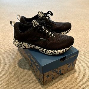 Brooks Revel 4 size 7.5 black with leopard sole